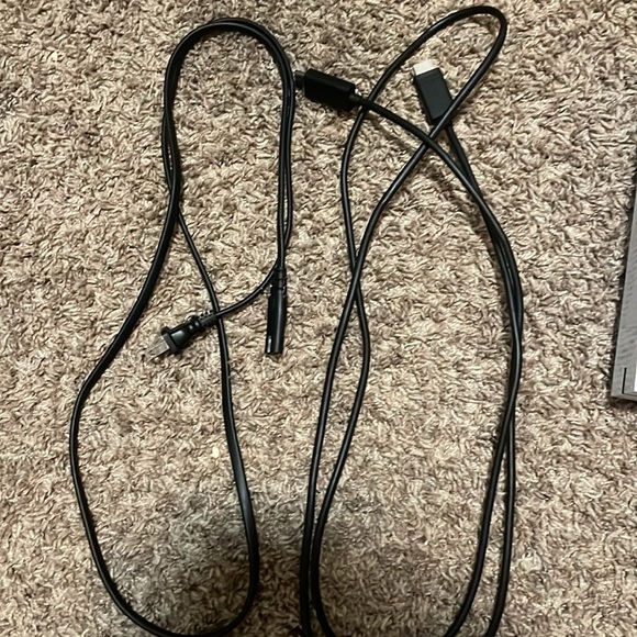 Xbox one S 500 GB with controller - Picture 4 of 8